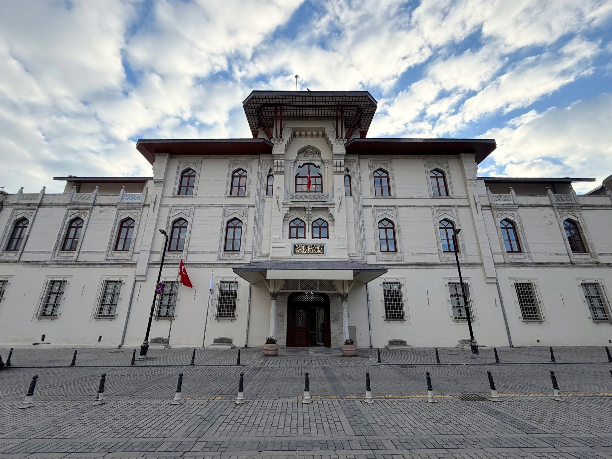 TİBÜ tarihi üniversite binası
